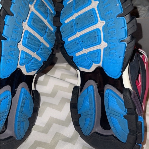 Worn twice. Still in good shape - Picture 3 of 4